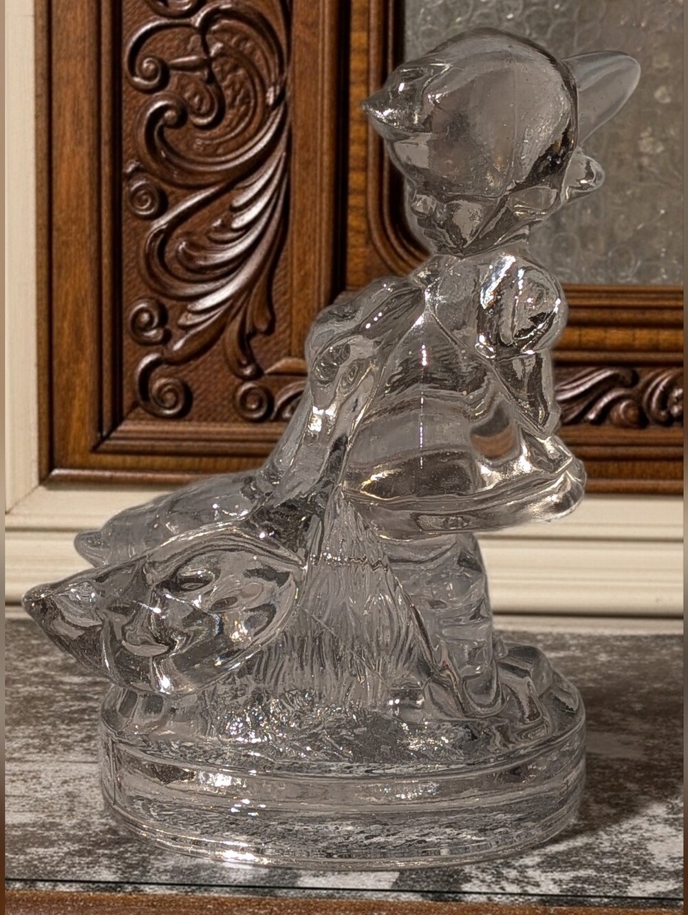 vintage LE Smith clear glass figurine depicts a girl with geese Girl